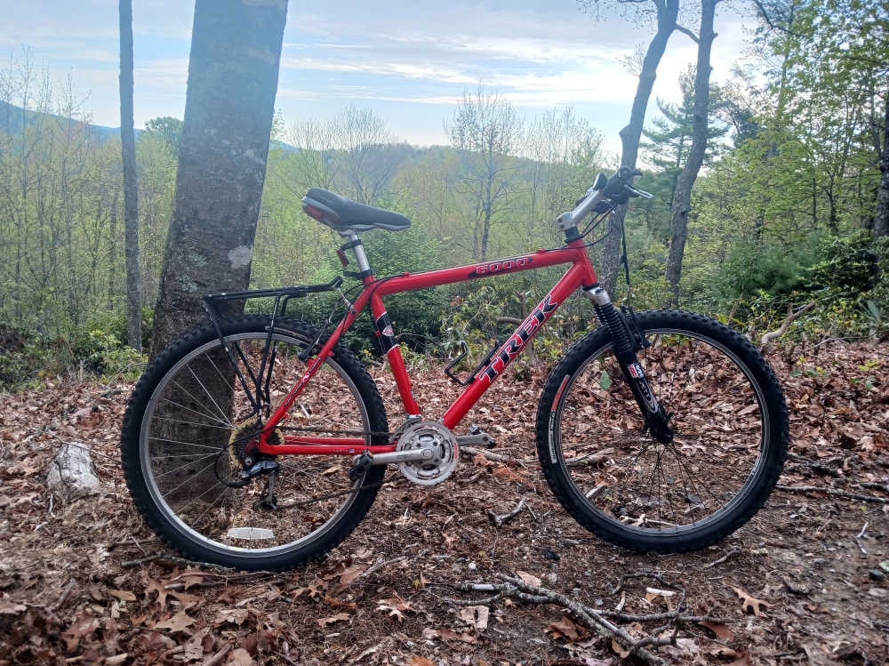 TREK 6000 MOUNTAIN BIKE
