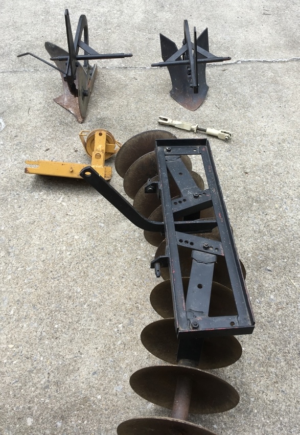 VINTAGE SEARS LAWN TRACTOR